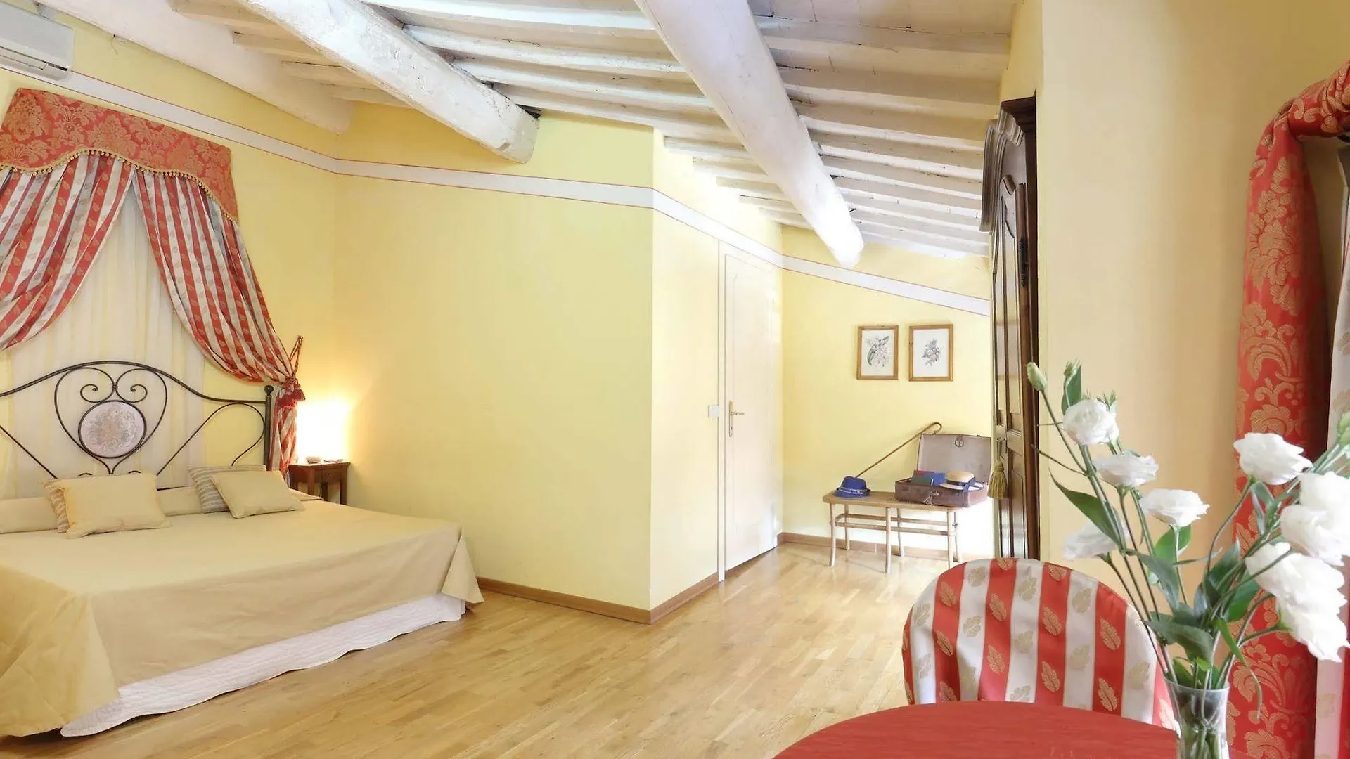 *** Guest house Antica Dimora Patrizia Hotel Montecarlo Italy