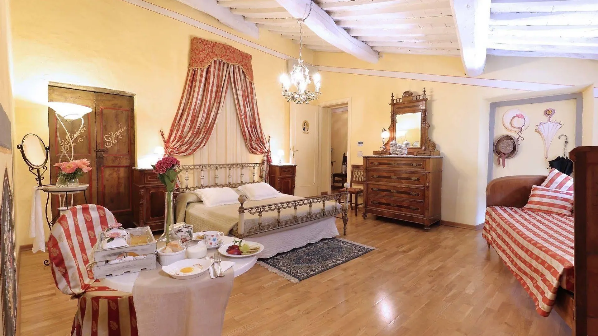 Antica Dimora Patrizia Hotel Montecarlo 3*,  Italy